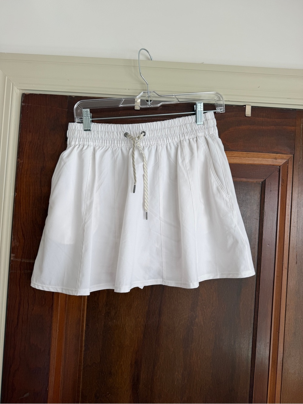 Vuori White Elastic Drawstring Circle Skirt